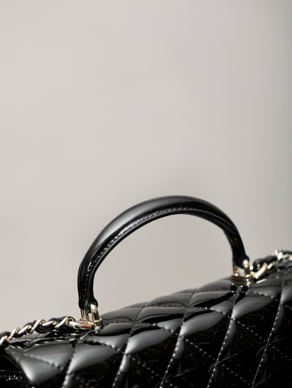 CHANEL FALL-WINTER 2024/25   MINI PATENT CLASSIC HANDBAG WITH TOP HANDLE