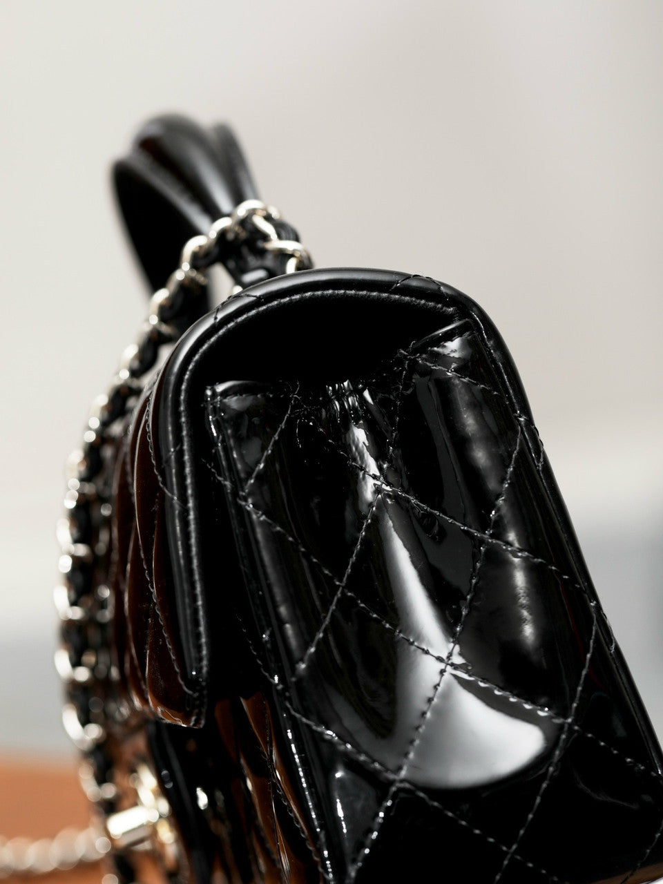 CHANEL FALL-WINTER 2024/25   MINI PATENT CLASSIC HANDBAG WITH TOP HANDLE