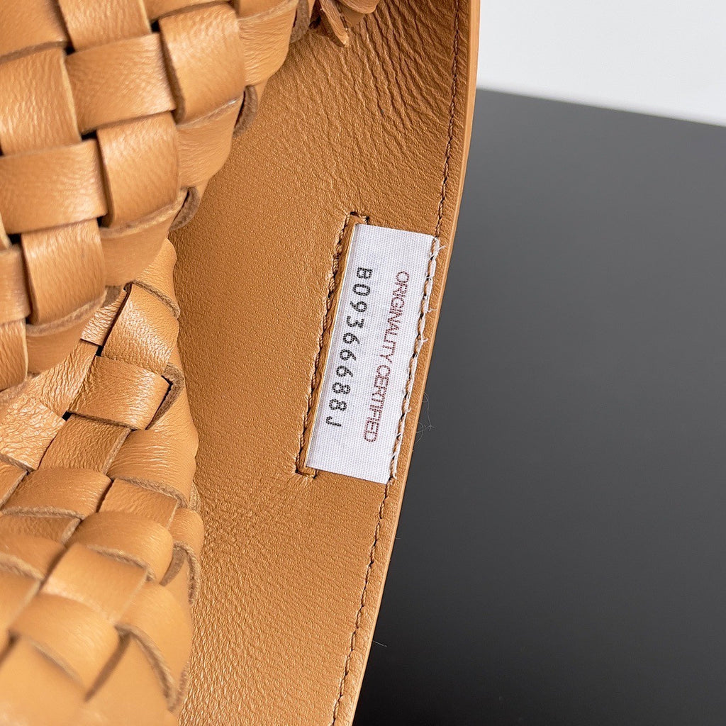 Bottega Veneta Large Cabat in Brown