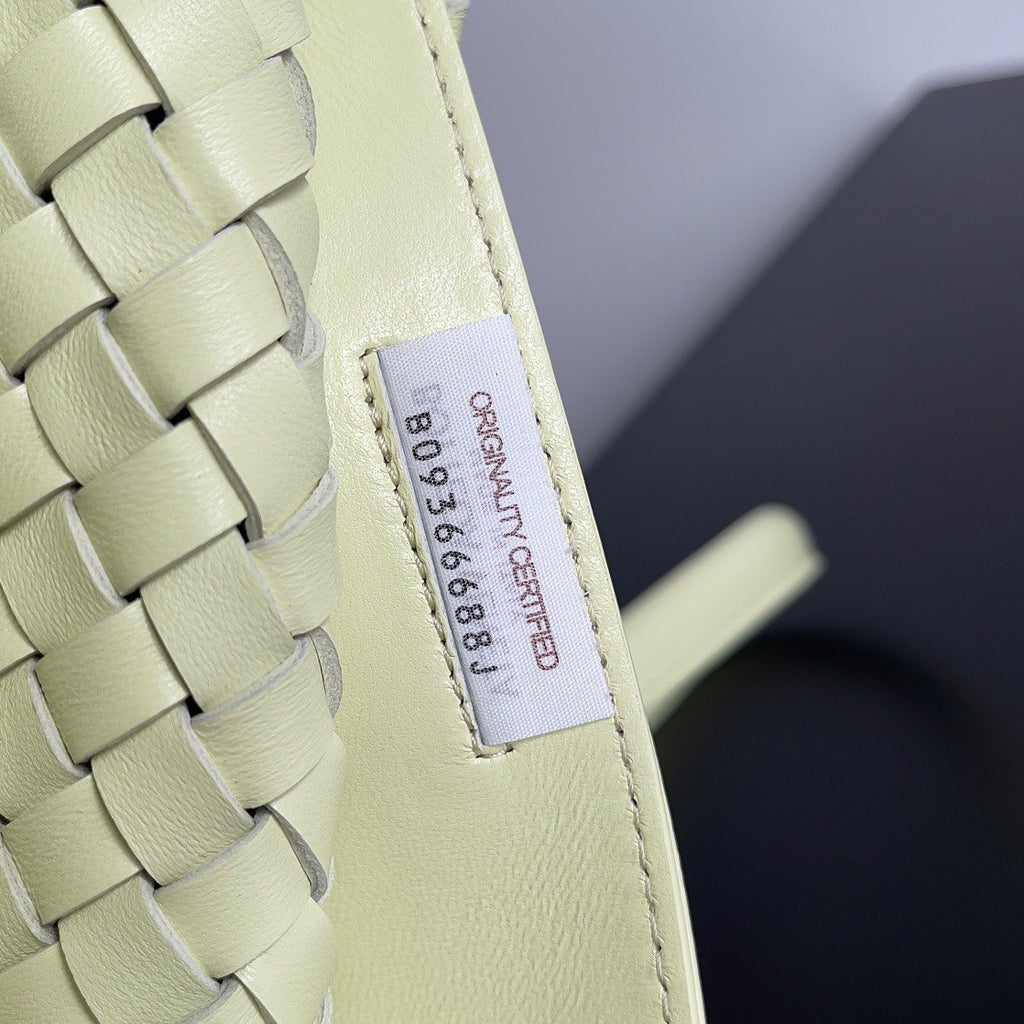 Bottega Veneta Large Cabat in  Zest Washed