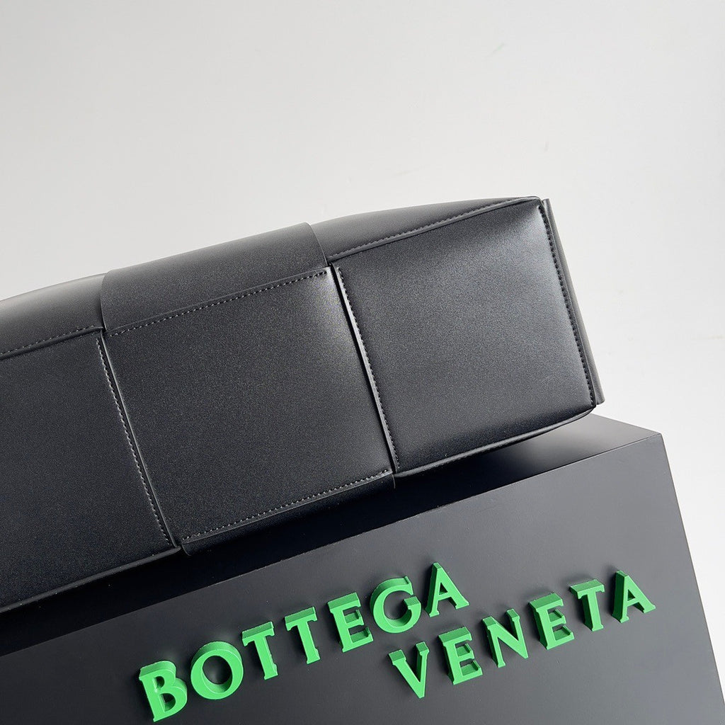Bottega Veneta Large Arco Tote Bag Black