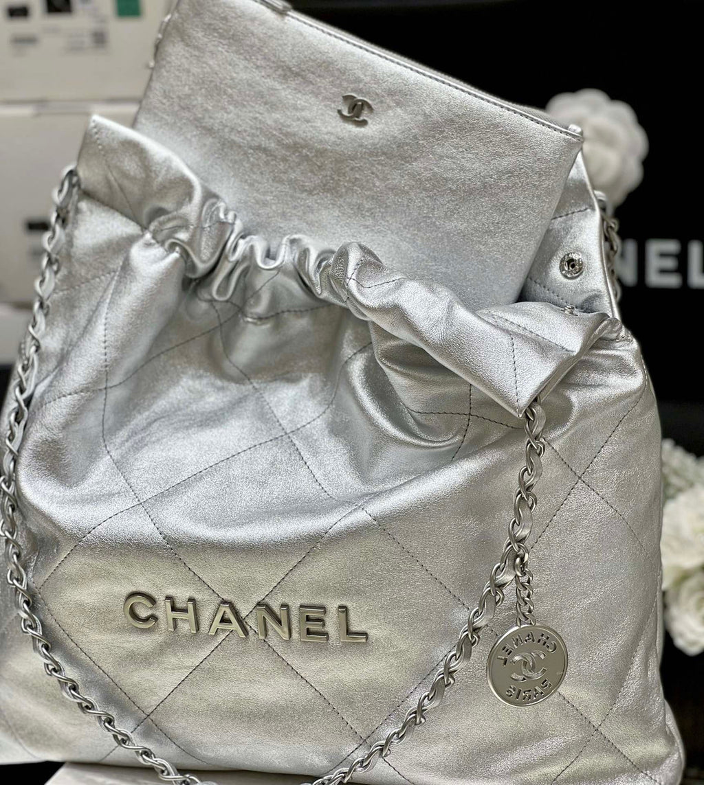 CHANEL 22 HANDBAG Silver Medium AW 2022