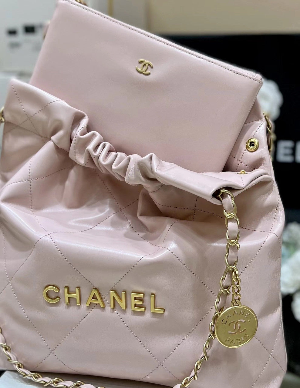 CHANEL 22 HANDBAG Pink Medium AW 2022