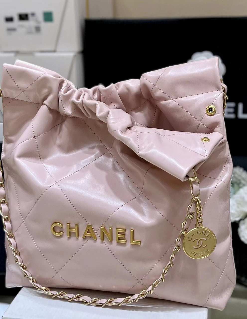 CHANEL 22 HANDBAG Pink Medium AW 2022