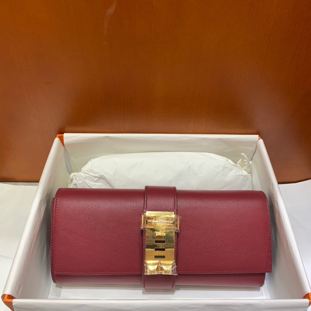 HERMES 23cm Red  Swift Leather Gold Plated Medor Clutch Bag