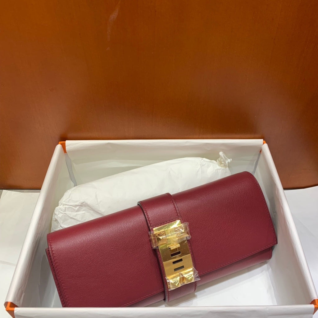 HERMES 23cm Red  Swift Leather Gold Plated Medor Clutch Bag