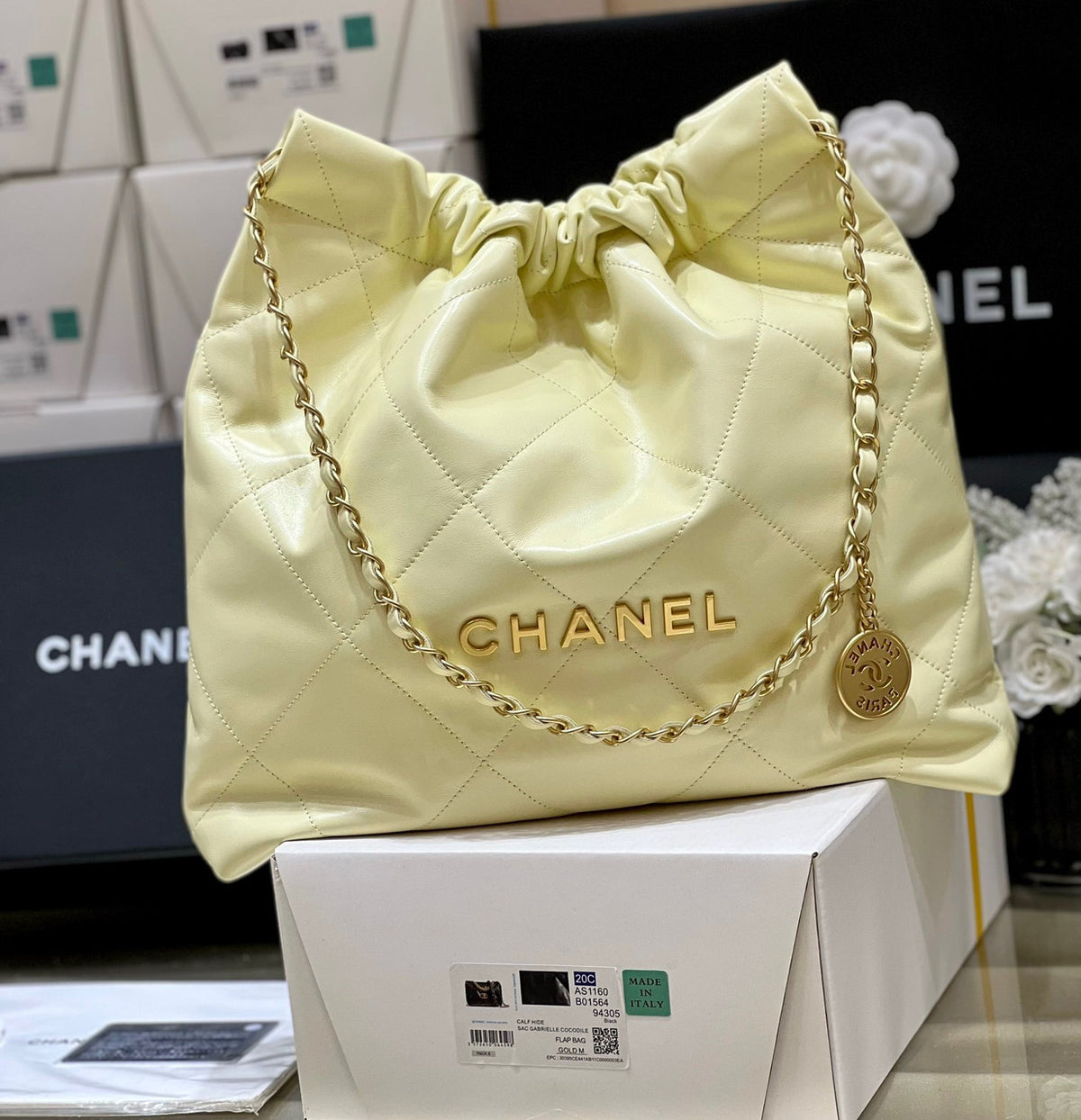 CHANEL 22 HANDBAG Yellow Medium AW 2022