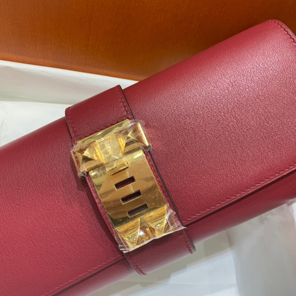 HERMES 23cm Red  Swift Leather Gold Plated Medor Clutch Bag
