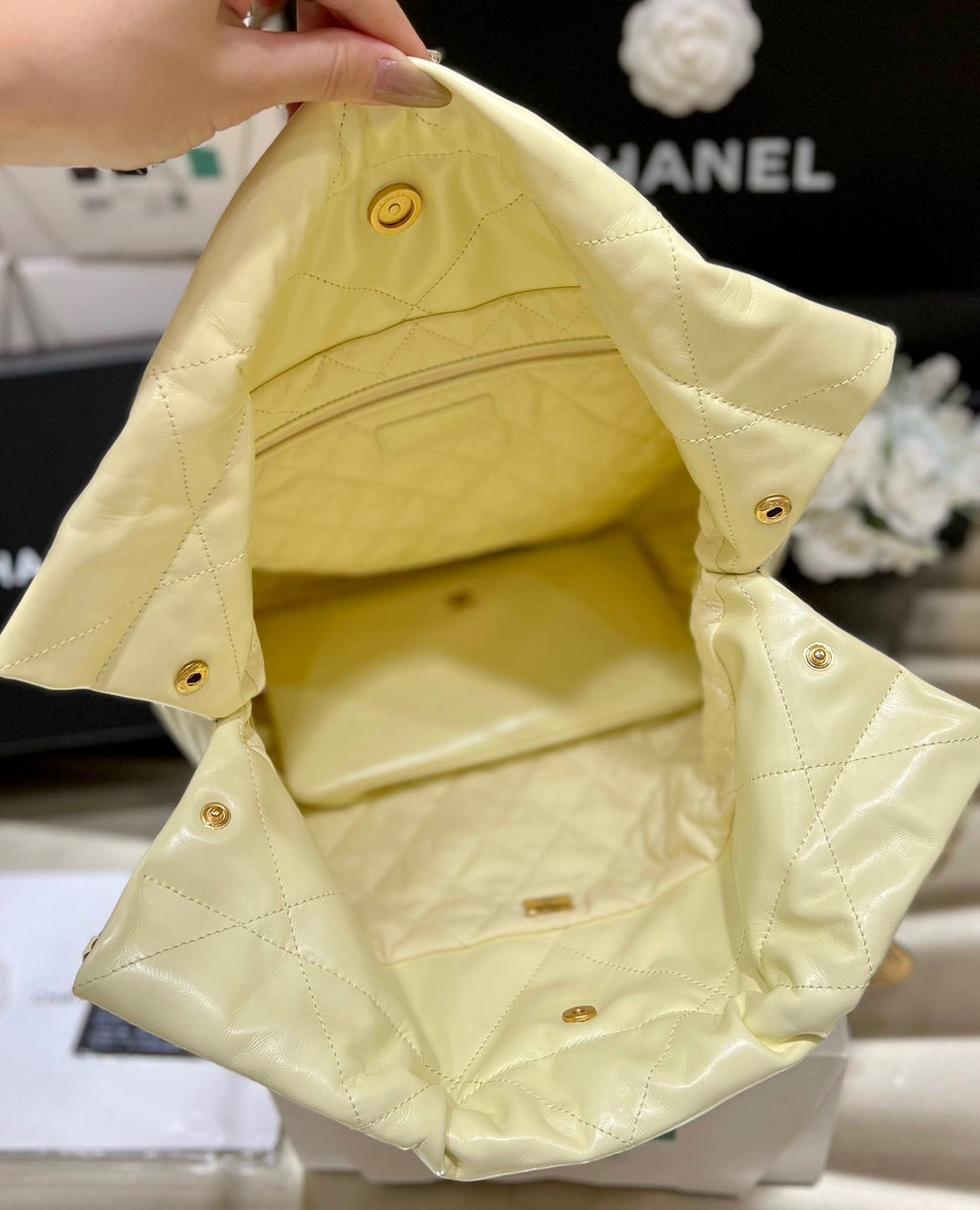 CHANEL 22 HANDBAG Yellow Medium AW 2022
