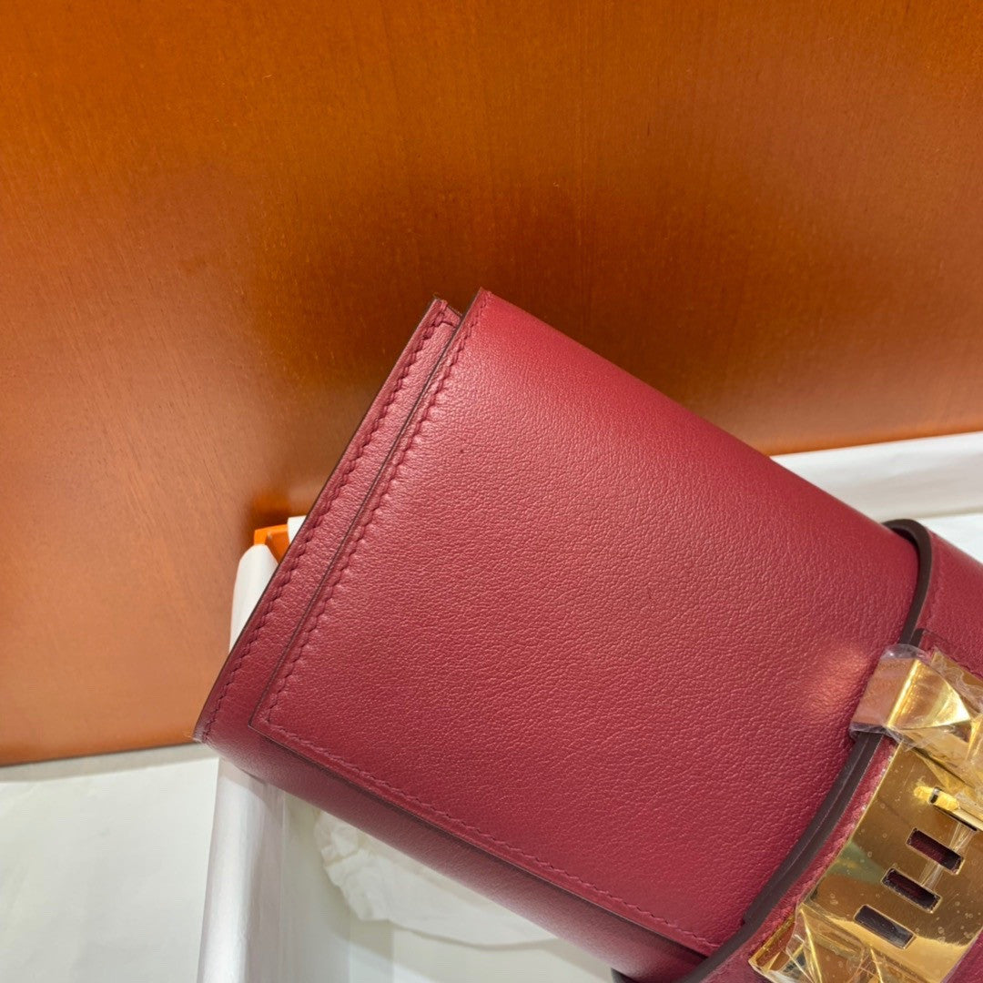 HERMES 23cm Red  Swift Leather Gold Plated Medor Clutch Bag
