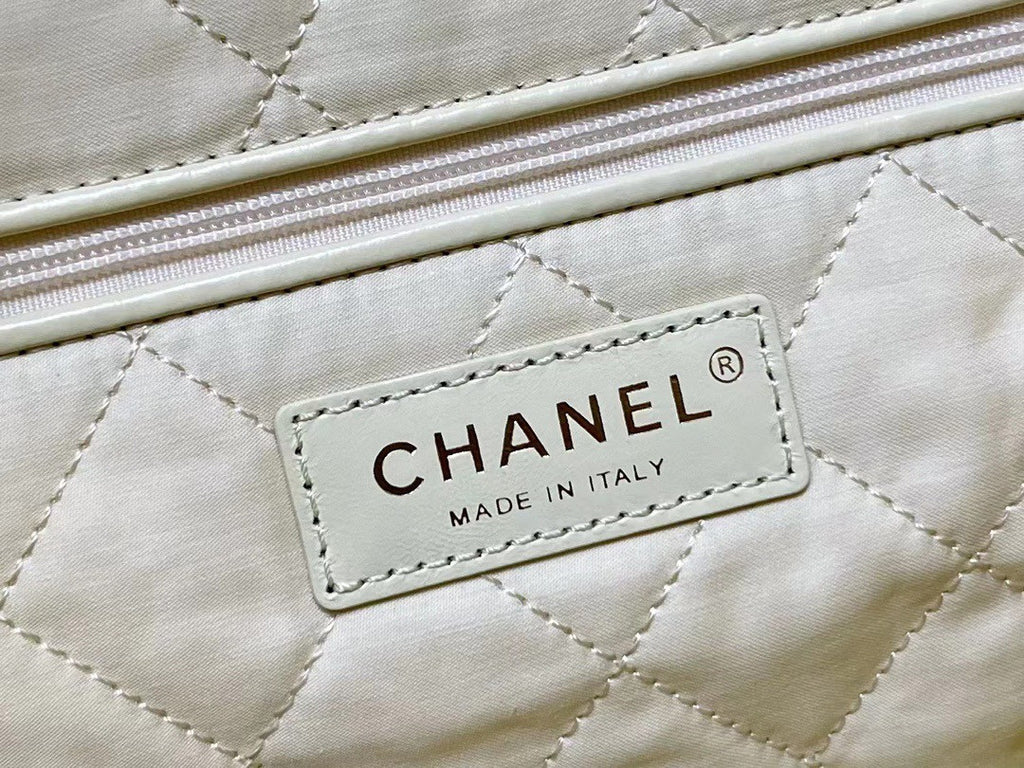 CHANEL 22 HANDBAG Yellow Medium AW 2022