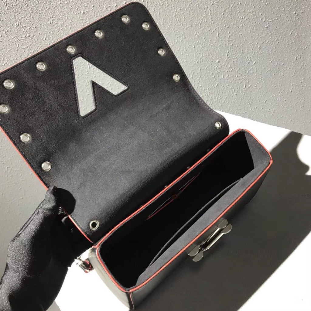 Louis Vuitton TWIST MM M53520