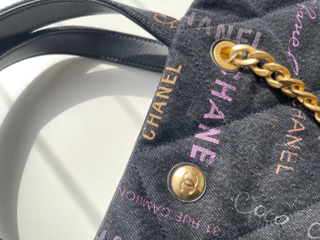 Chanel MAXI DENIM SHOPPING BAG 2022
