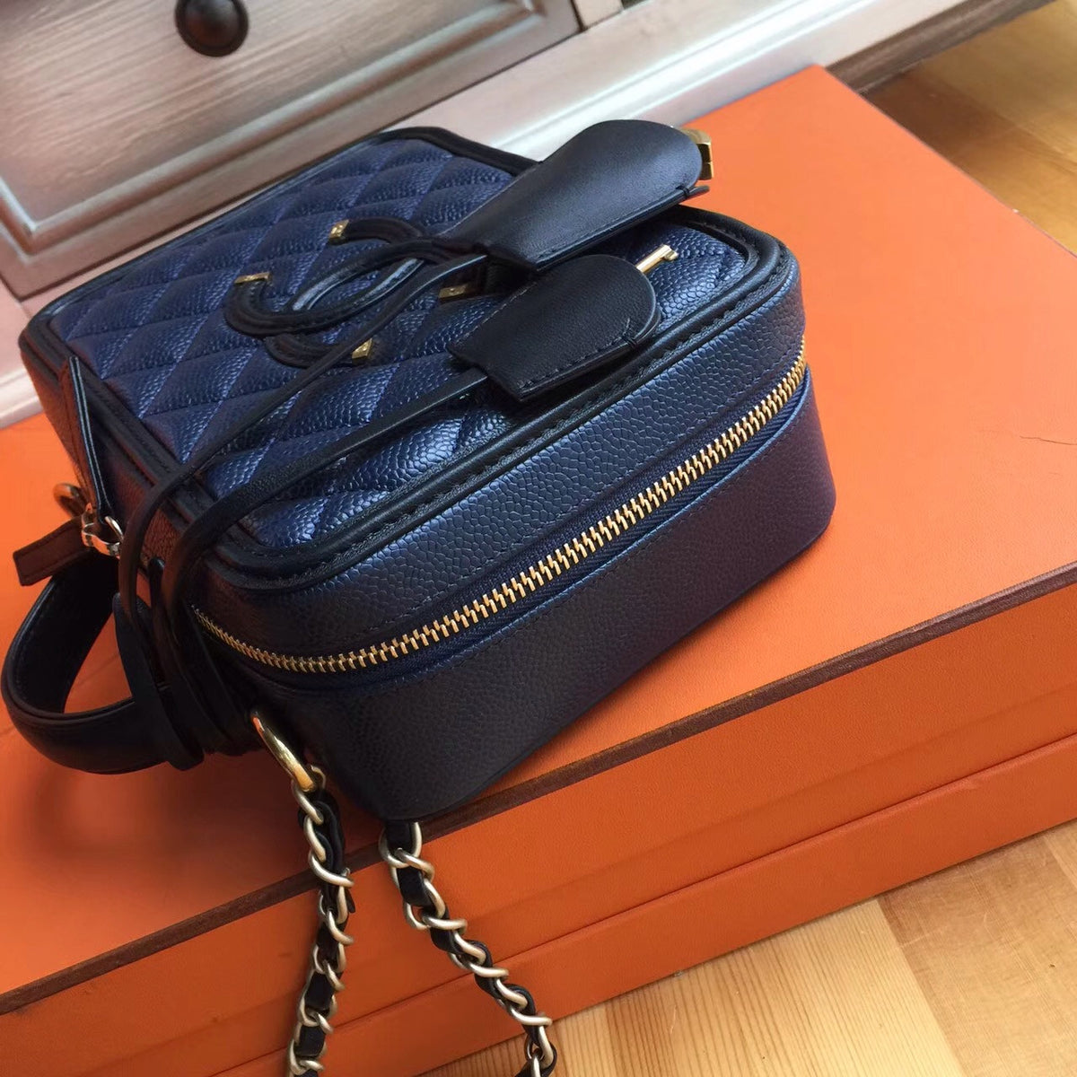 CHANEL CC FILIGREE VANITY CASE BAG Medium Black/Blue