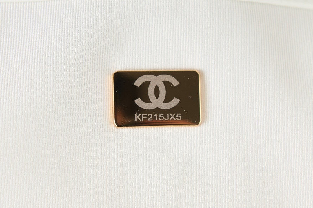 Chanel Limited Edition Runway MAXI SHOPPING BAG 2022 White