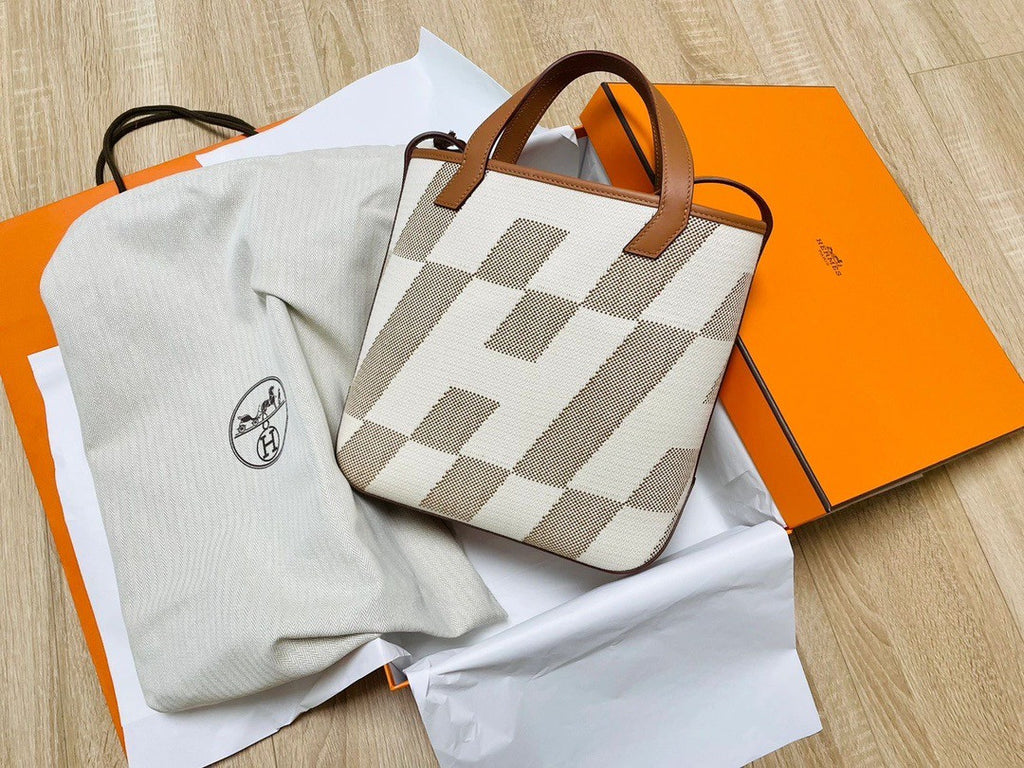 Hermes Cabas H en Biais 27 Ecru/Naturel/Gold Bag