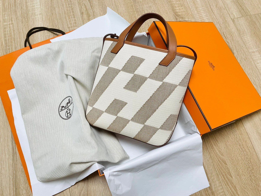 Hermes Cabas H en Biais 27 Ecru/Naturel/Gold Bag