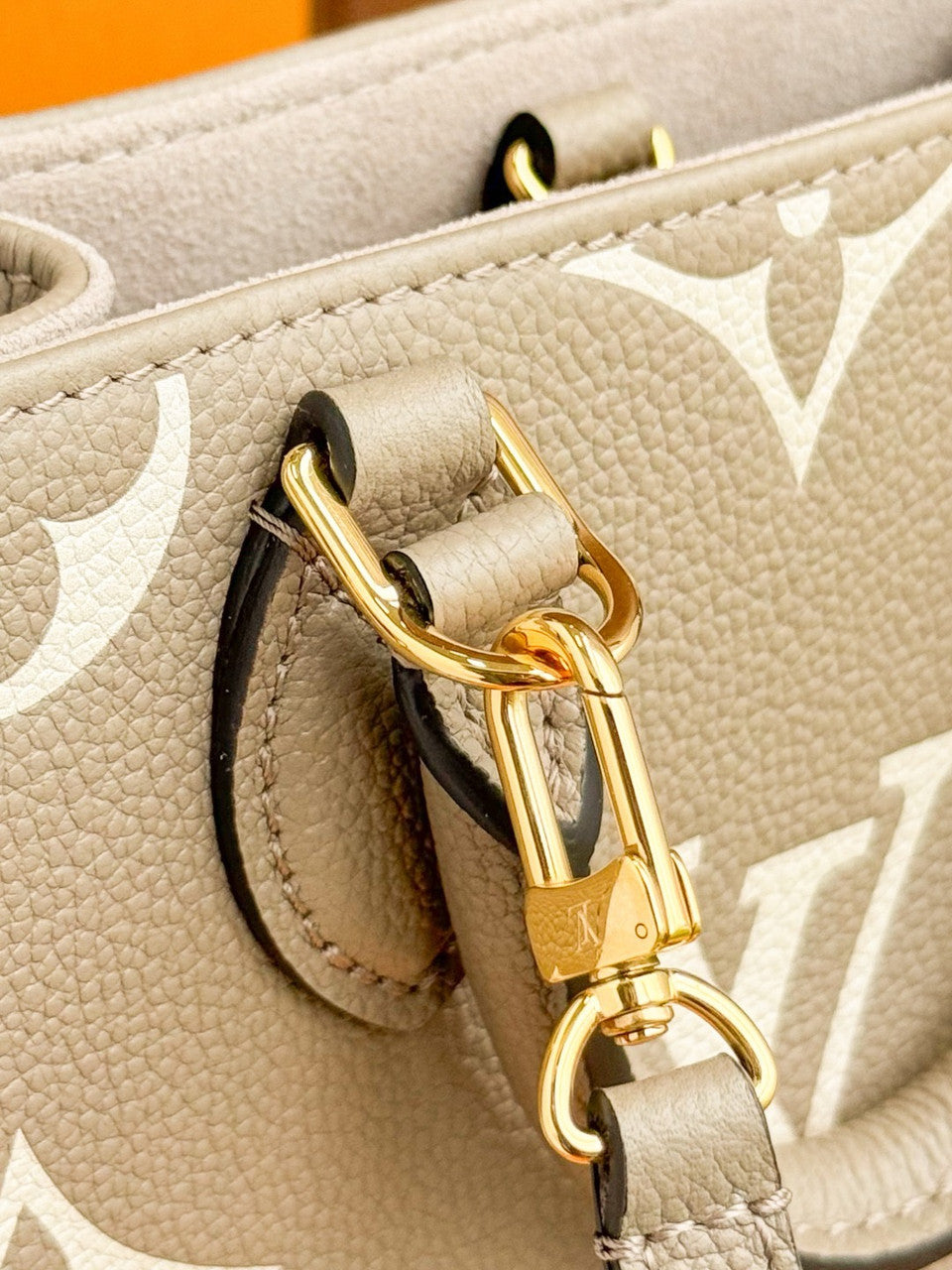 Louis Vuitton M47054 OnTheGo BB