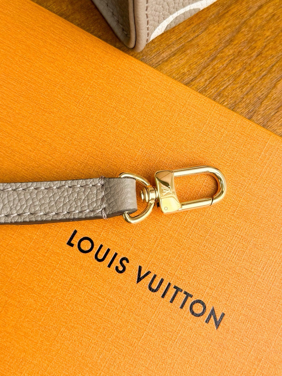 Louis Vuitton M47054 OnTheGo BB