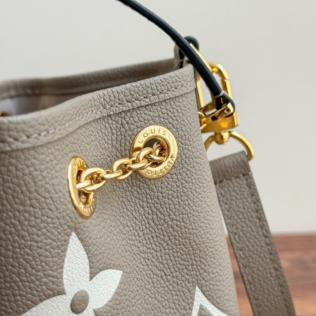 Louis Vuitton M25453 LV Bundle