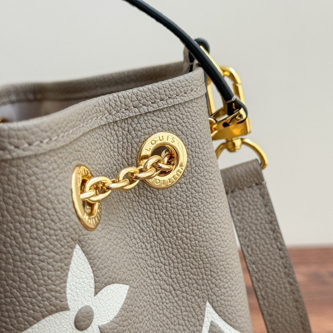 Louis Vuitton M25453 LV Bundle