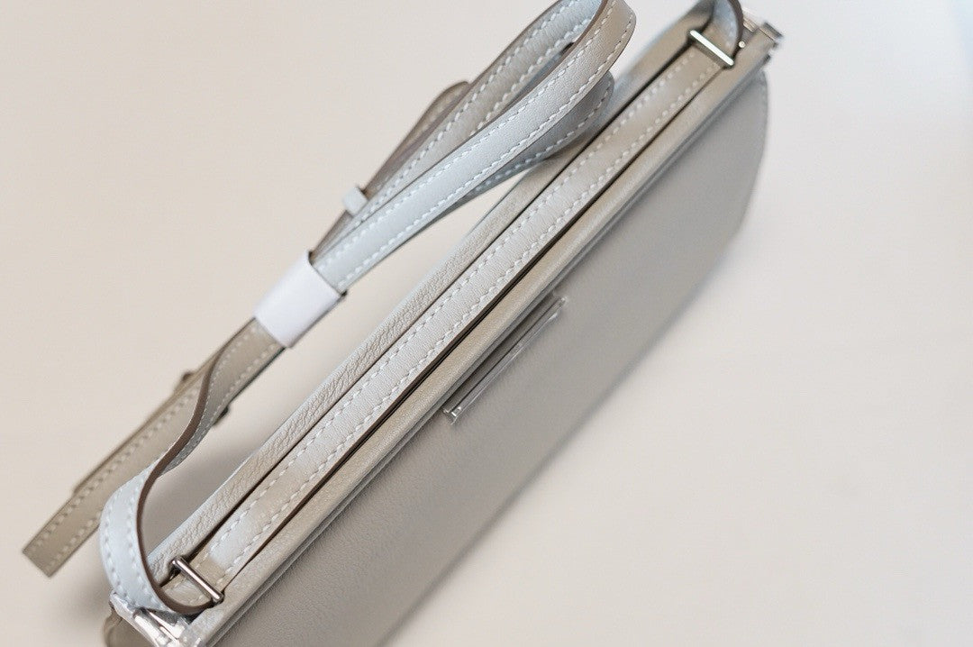 Hermes Clic-H 21 bag Craie Evercolor calfskin  with Palladium hardwares