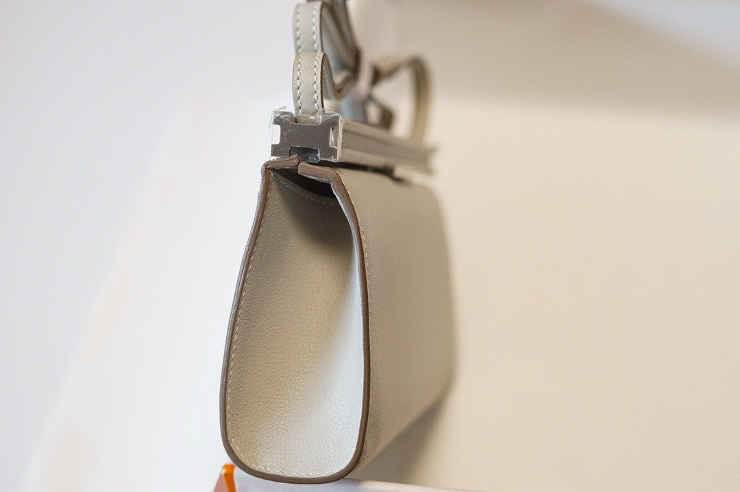 Hermes Clic-H 21 bag Craie Evercolor calfskin  with Palladium hardwares