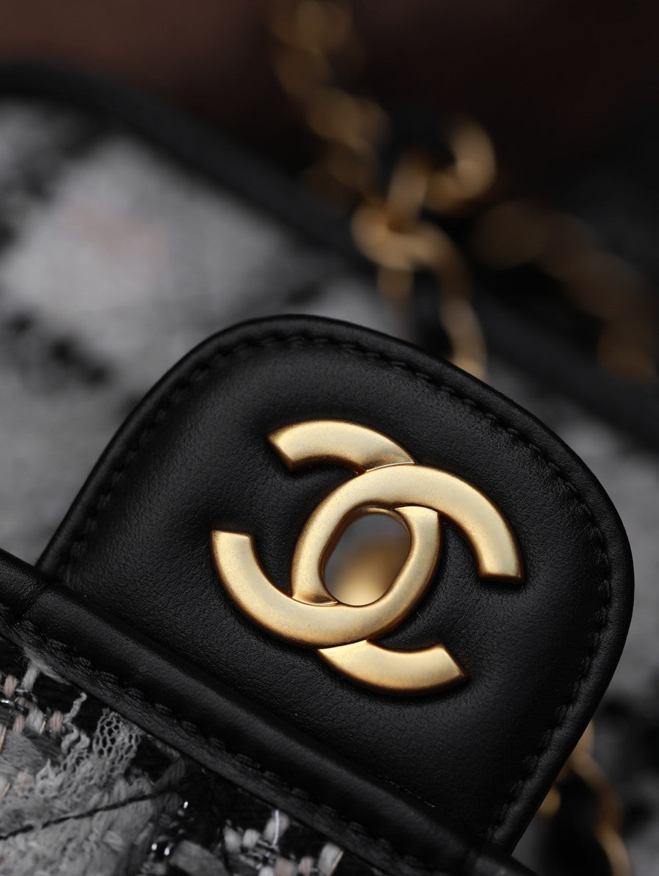 CHANEL MEDIUM FLAP BAG WITH TOP HANDLE