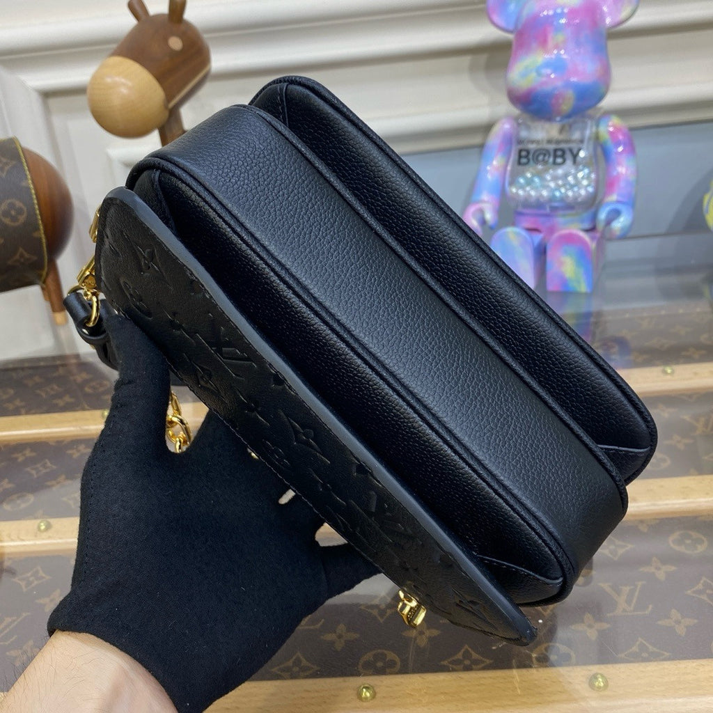 Louis Vuitton M46595 Pochette Métis East West Black