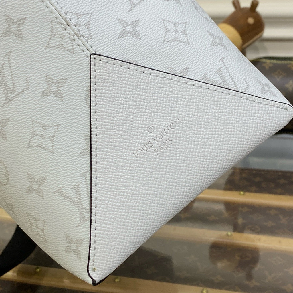Louis Vuitton M46451 Sac Plat 24H Cream