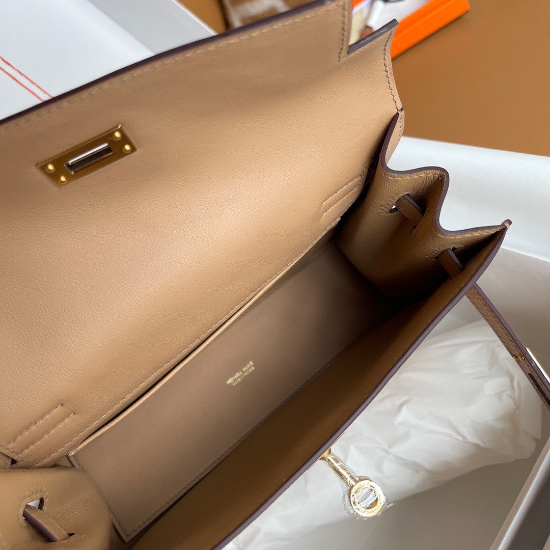 Hermes Beige de weimar  Kelly Danse Bag Evercolour Leather Gold Hardware