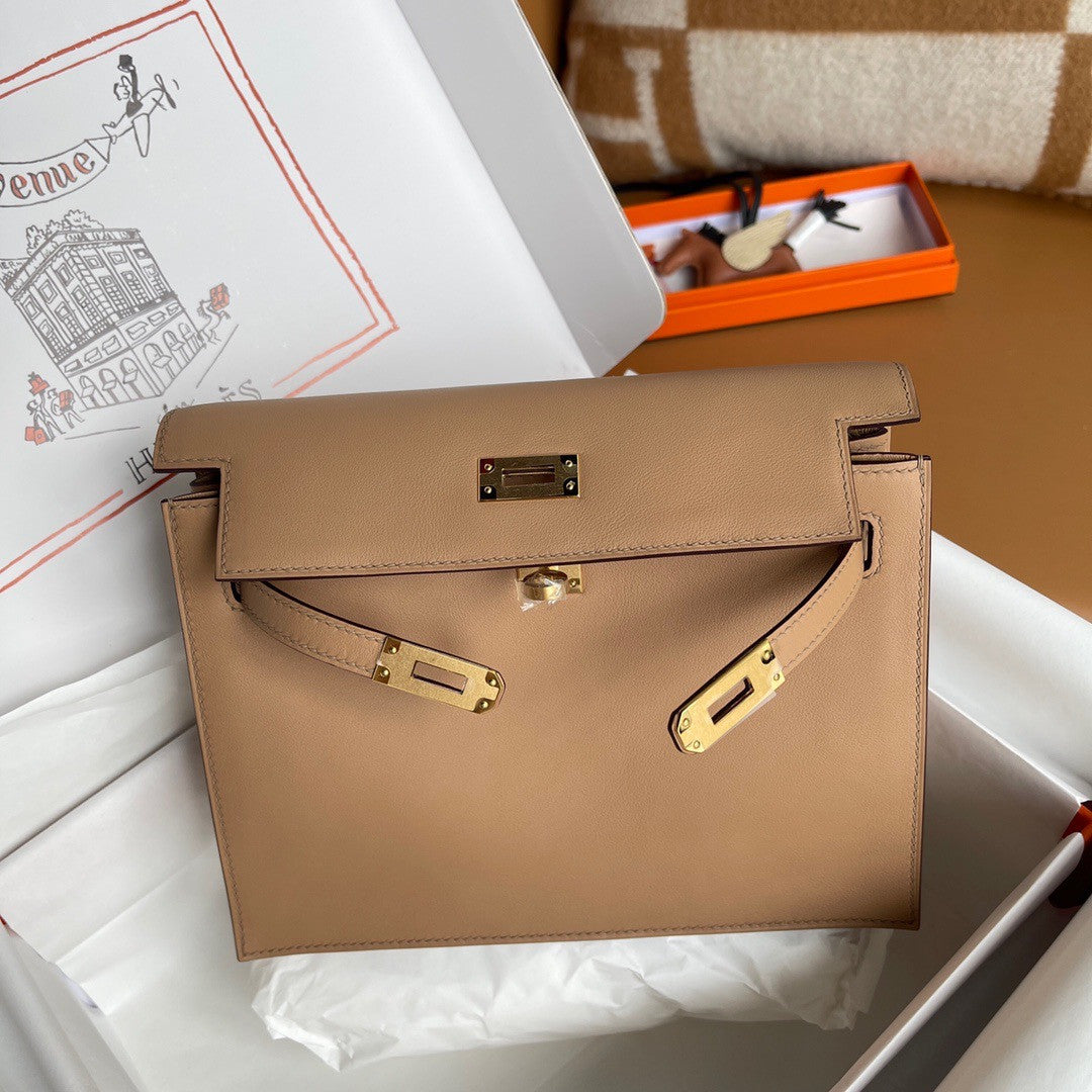 Hermes Beige de weimar  Kelly Danse Bag Evercolour Leather Gold Hardware
