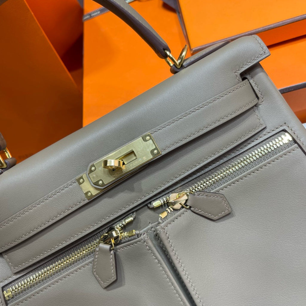 Hermes LIMITED EDITION  ETOUPE SWIFT LEATHER LAKIS KELLY 32 WITH GOLD HARDWARE