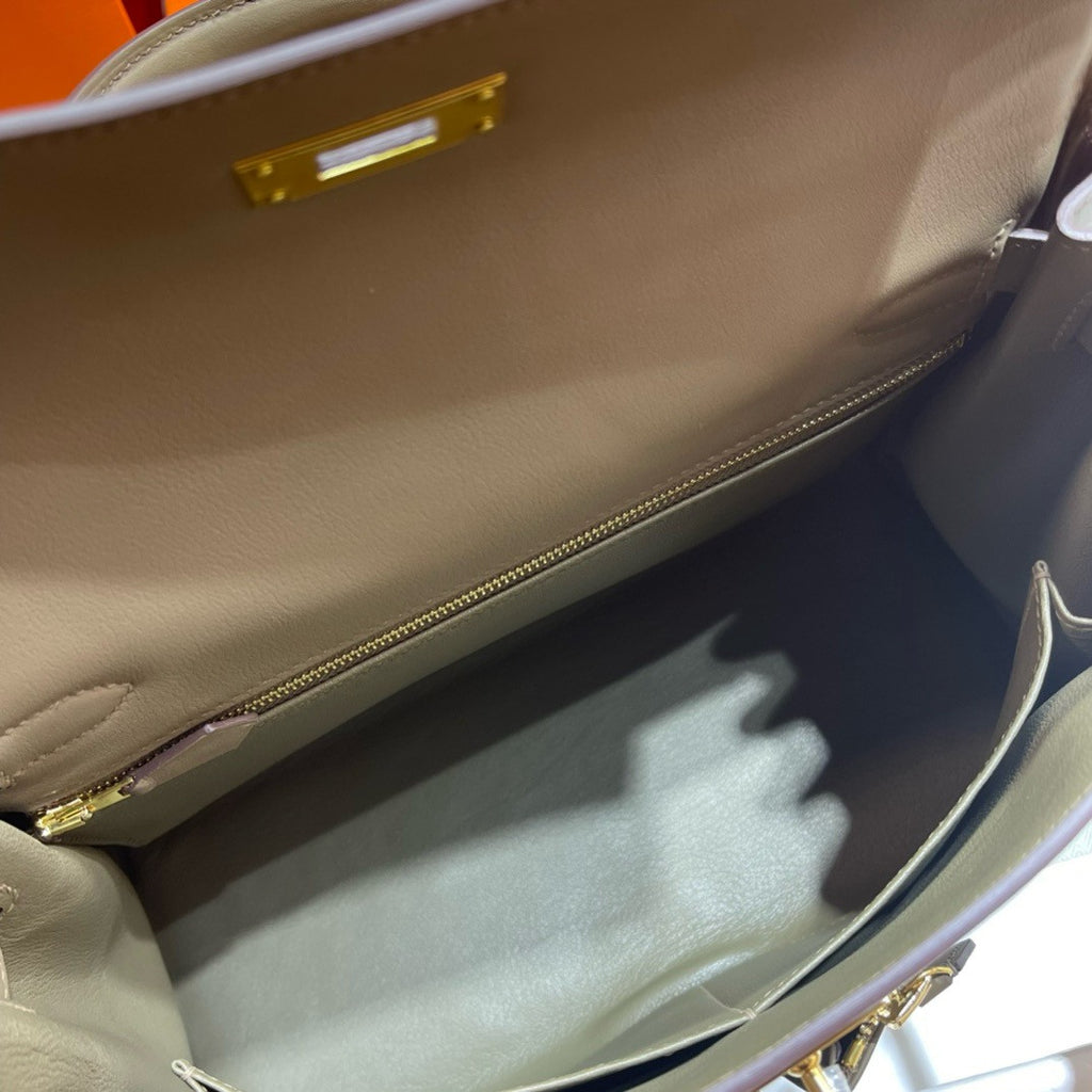 Hermes LIMITED EDITION  ETOUPE SWIFT LEATHER LAKIS KELLY 32 WITH GOLD HARDWARE