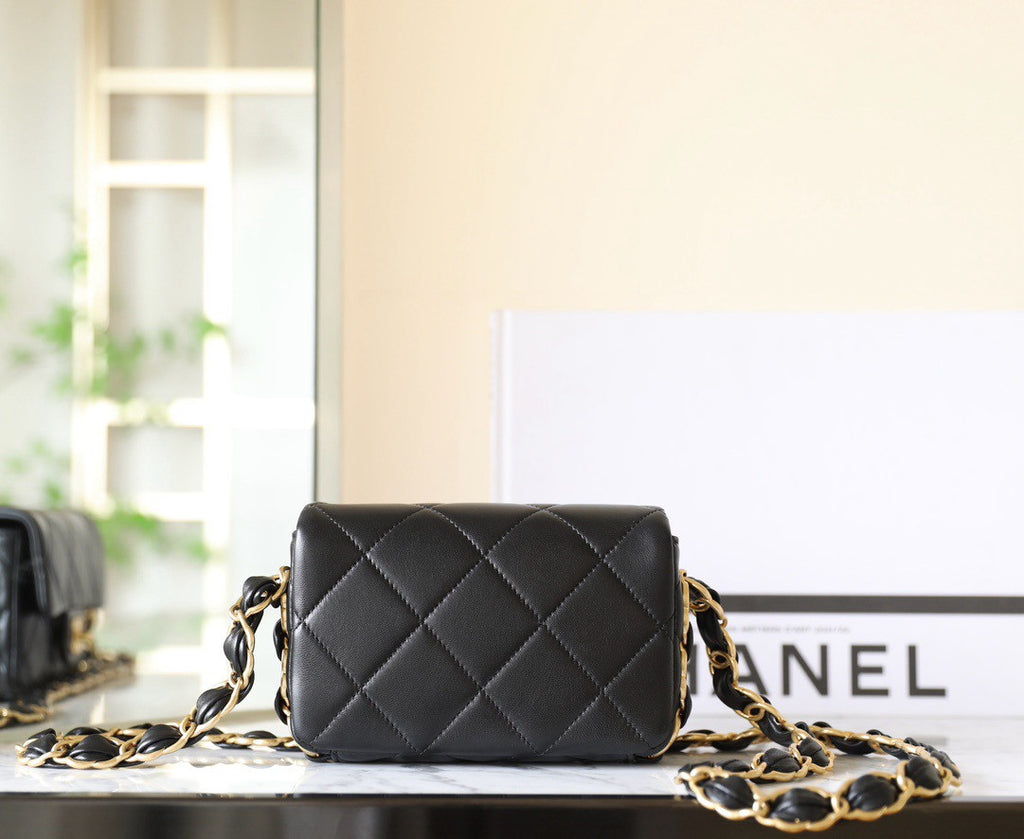 CHANEL FALL-WINTER 2024/25   SMALL FLAP BAG BLACK
