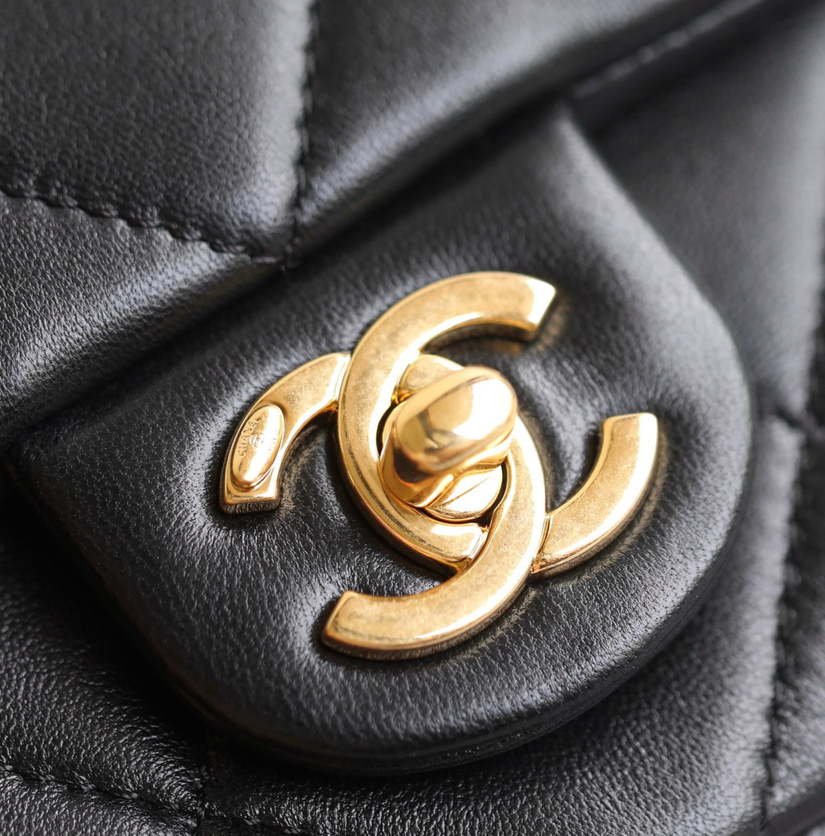 CHANEL FALL-WINTER 2024/25   SMALL FLAP BAG BLACK