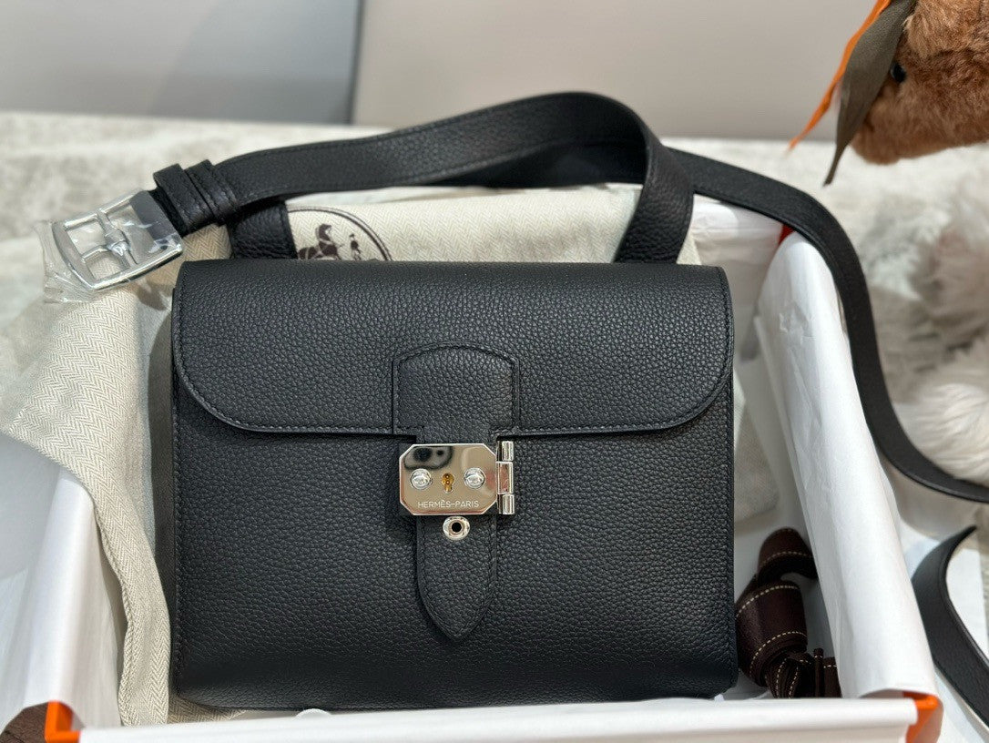 Hermes Sac a depeches 21 bag Black Togo Leather Hermes