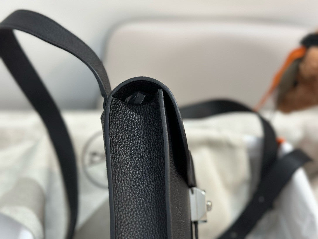 Hermes Sac a depeches 21 bag Black Togo Leather Hermes