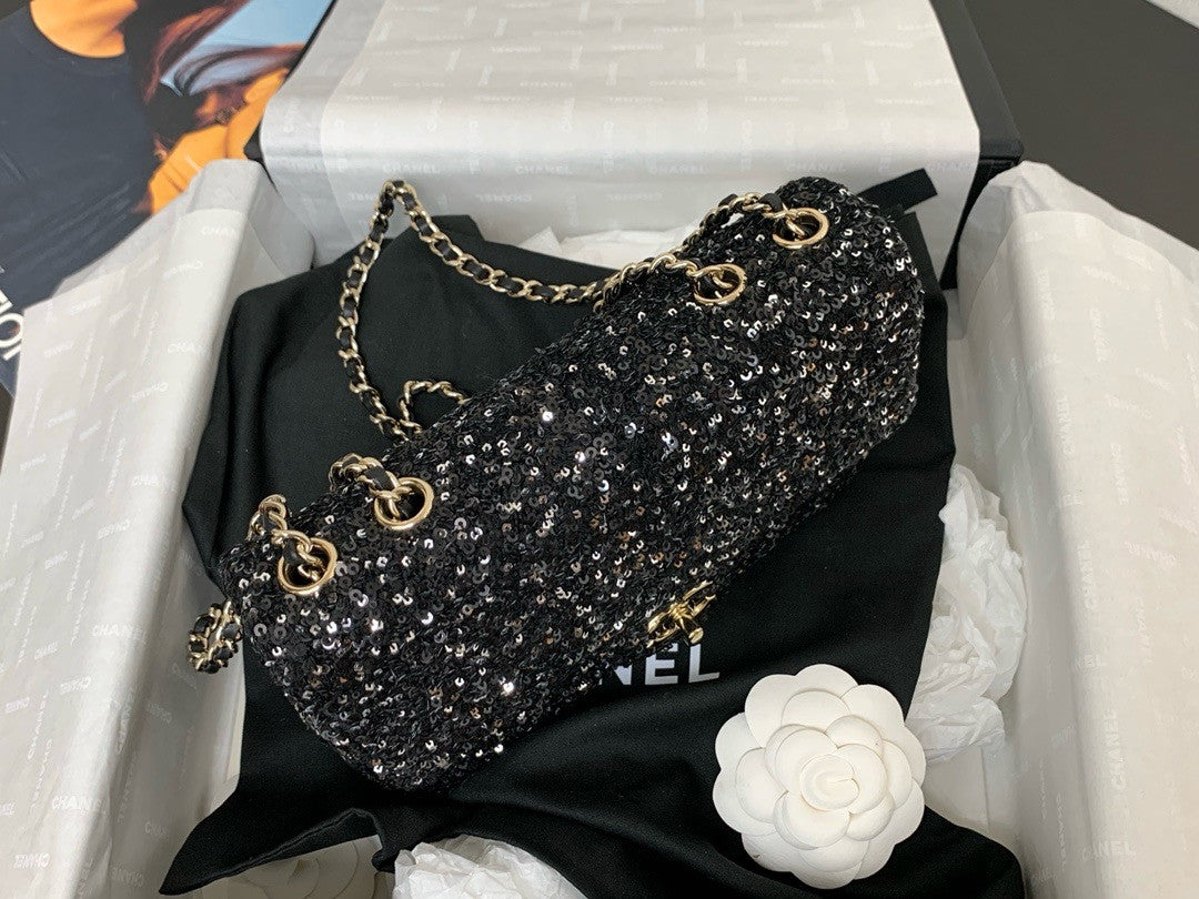 CHANEL FALL-WINTER 2024/25 BLACK EVENING BAG Sequins & Gold-Tone Metal