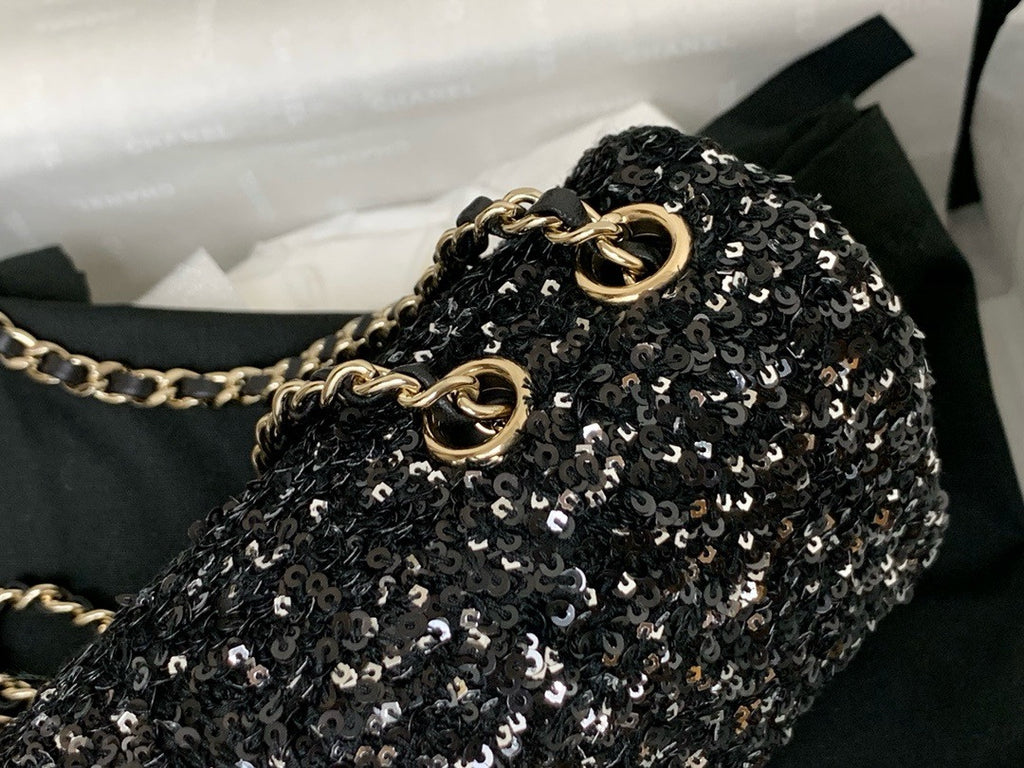 CHANEL FALL-WINTER 2024/25 BLACK EVENING BAG Sequins & Gold-Tone Metal