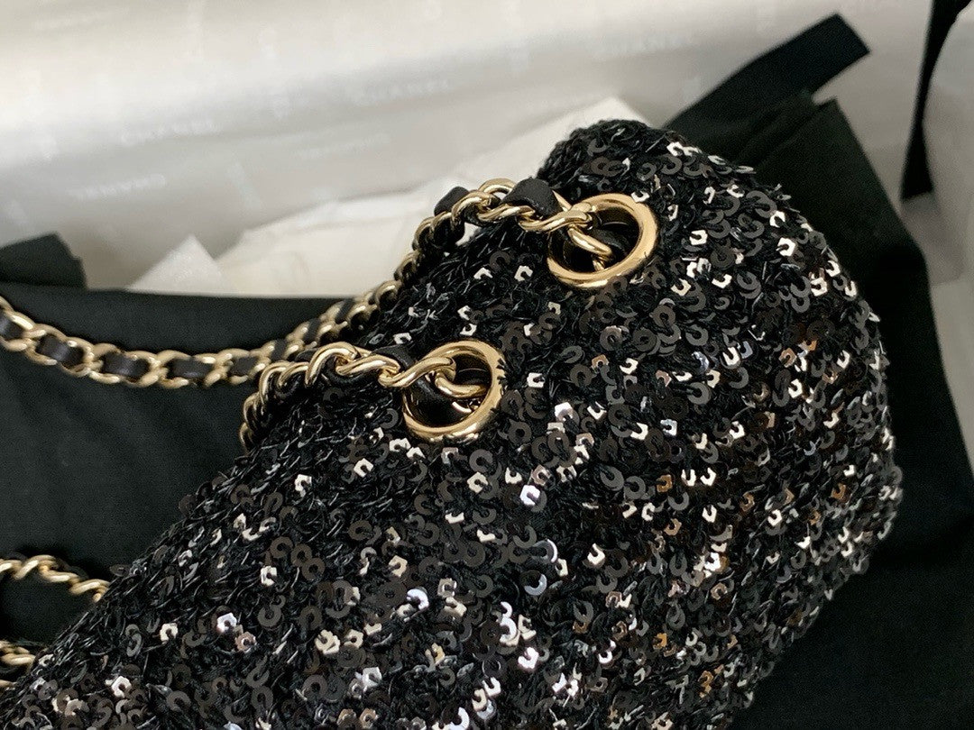 CHANEL FALL-WINTER 2024/25 BLACK EVENING BAG Sequins & Gold-Tone Metal