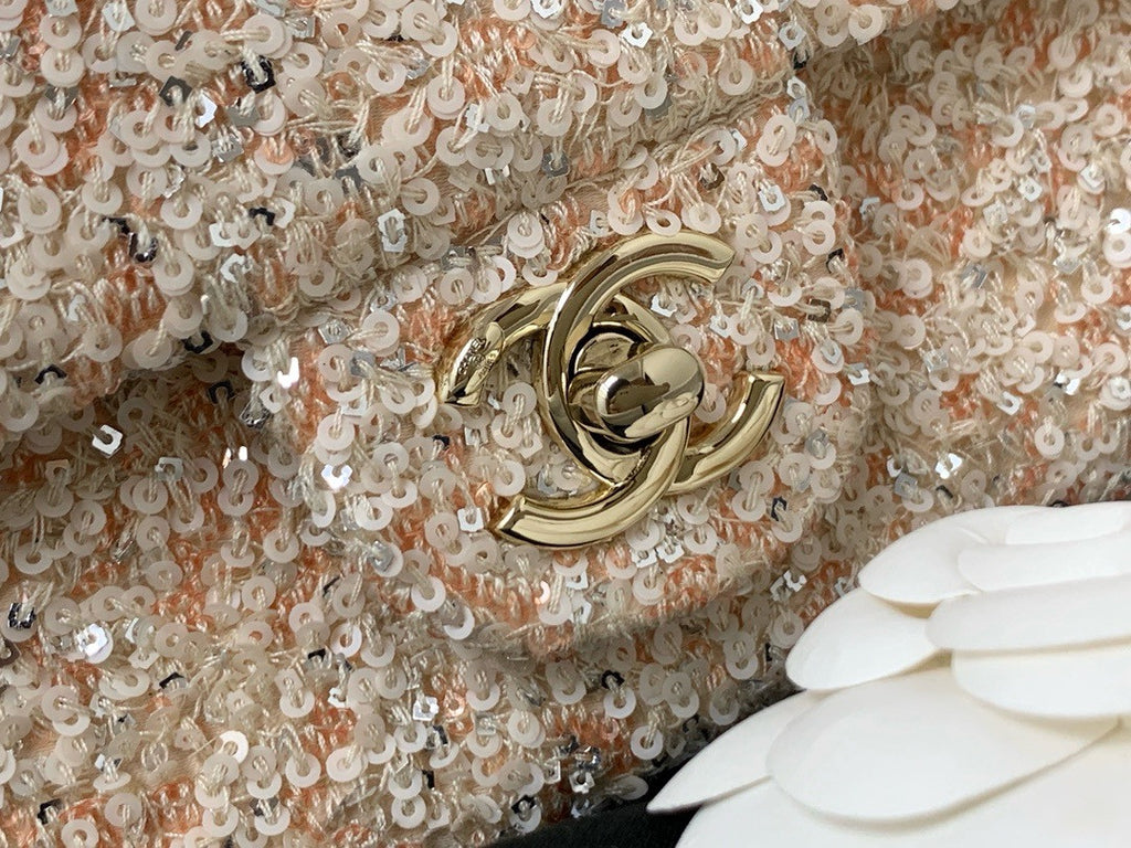 CHANEL FALL-WINTER 2024/25 BEIGE EVENING BAG Sequins & Gold-Tone Metal