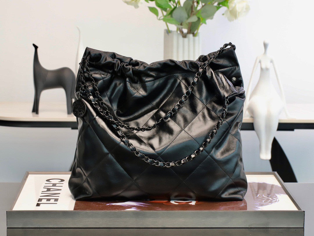 CHANEL 22 HANDBAG ALL-BLACK Medium AW 2022