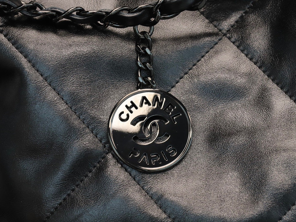 CHANEL 22 HANDBAG ALL-BLACK Medium AW 2022