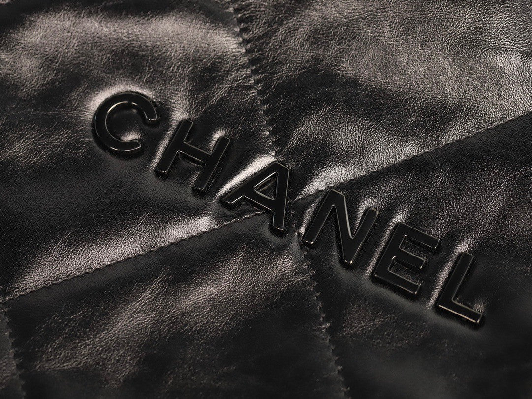 CHANEL 22 HANDBAG ALL-BLACK Medium AW 2022