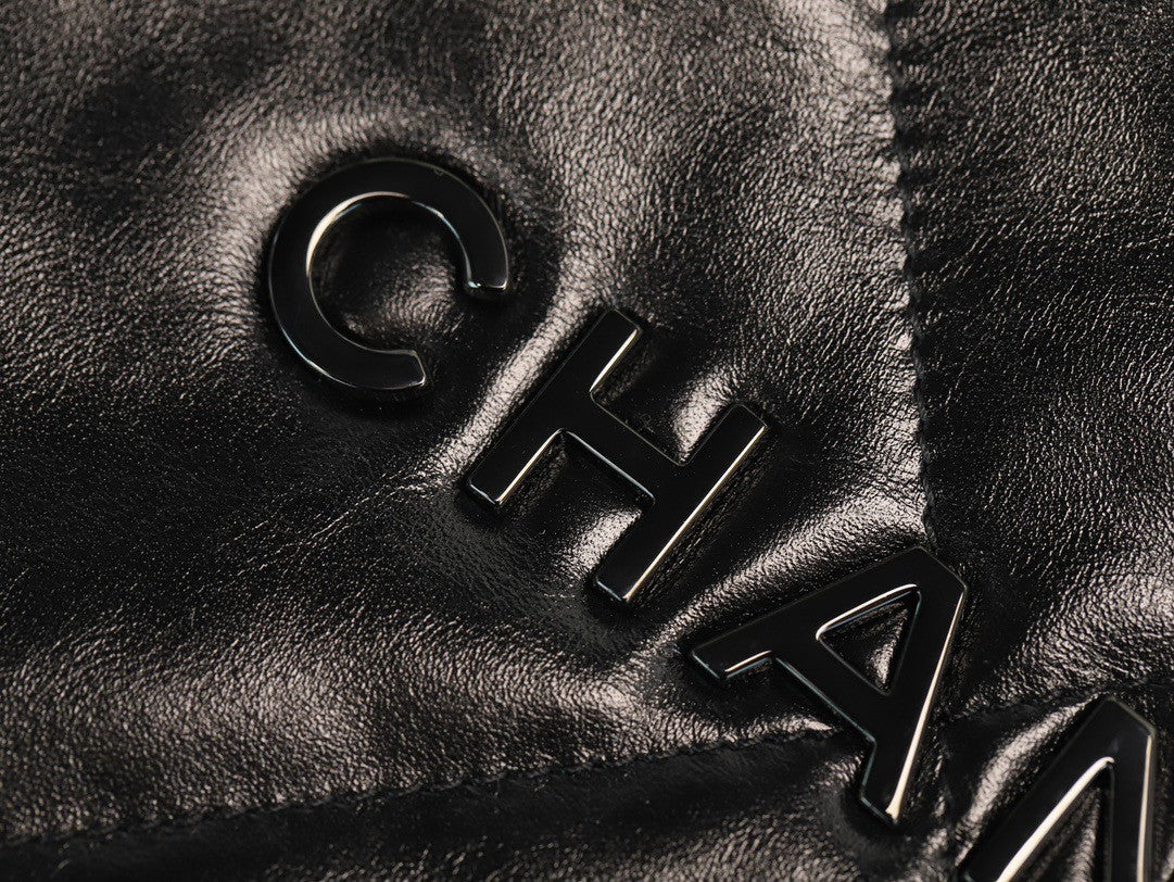 CHANEL 22 HANDBAG ALL-BLACK Medium AW 2022
