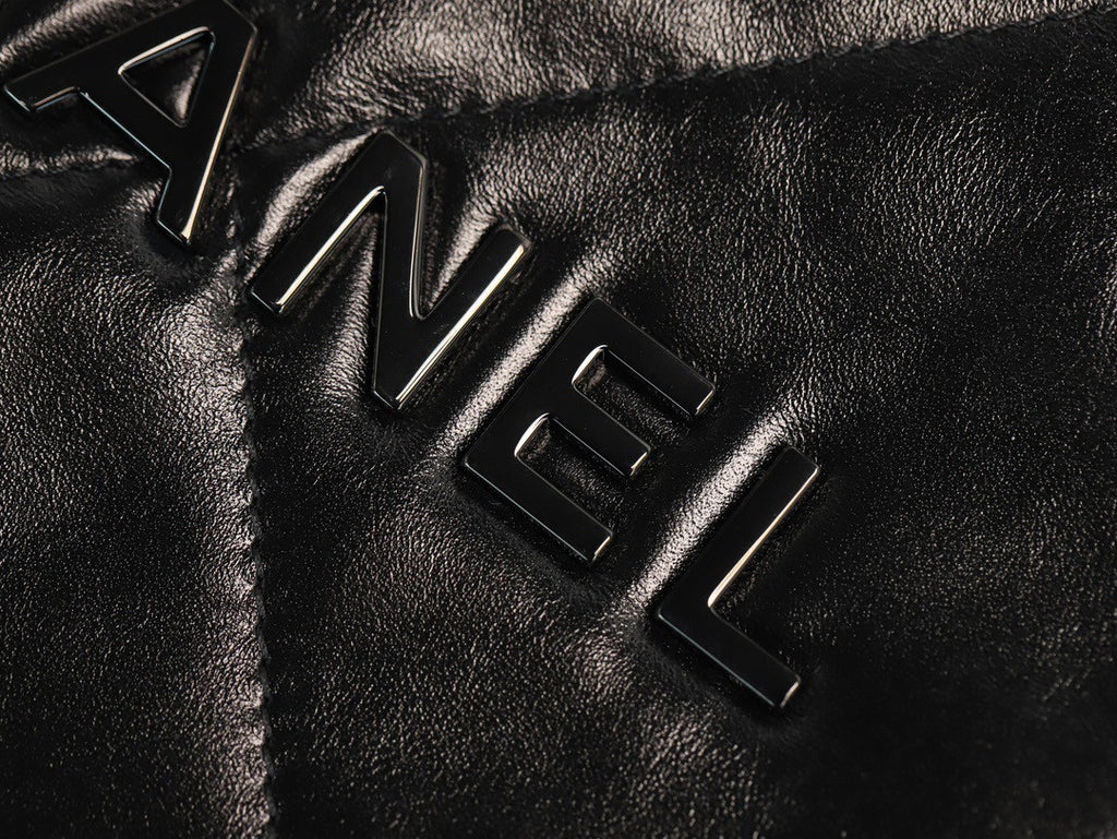 CHANEL 22 HANDBAG ALL-BLACK Medium AW 2022