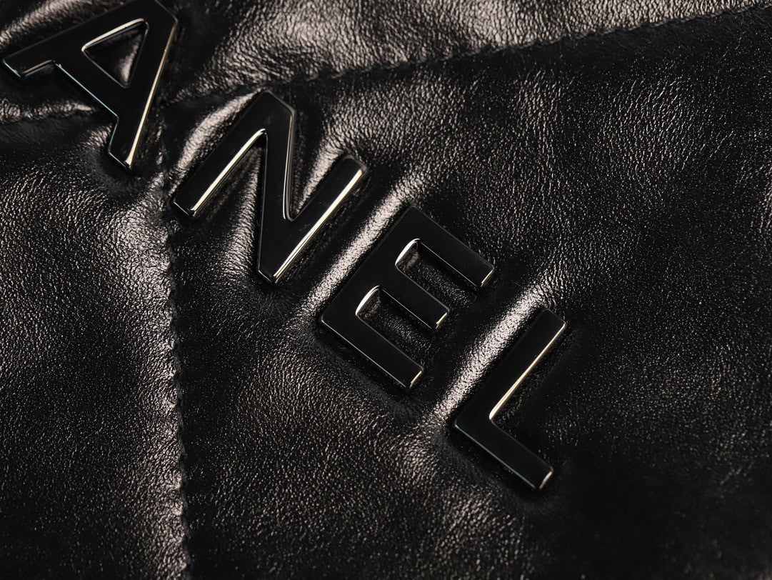 CHANEL 22 HANDBAG ALL-BLACK Medium AW 2022