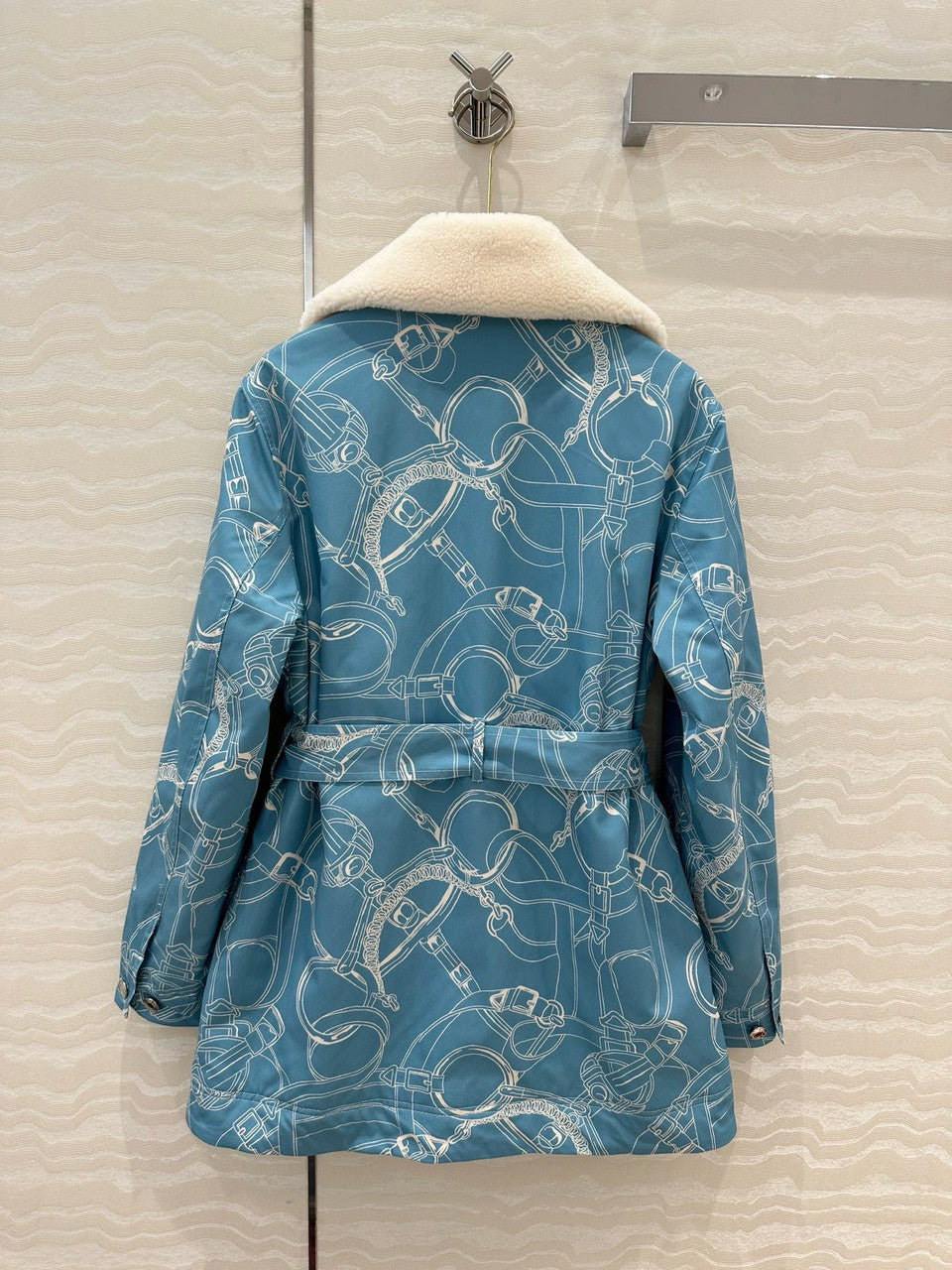 HERMES Coat with "Eperon d'Or Finesse" print