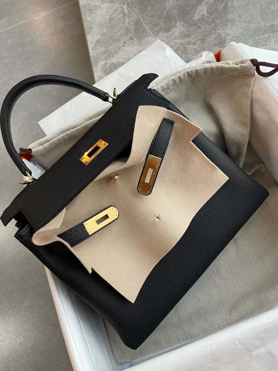 Hermes Black Kelly 28 cm Togo Gold Hardware